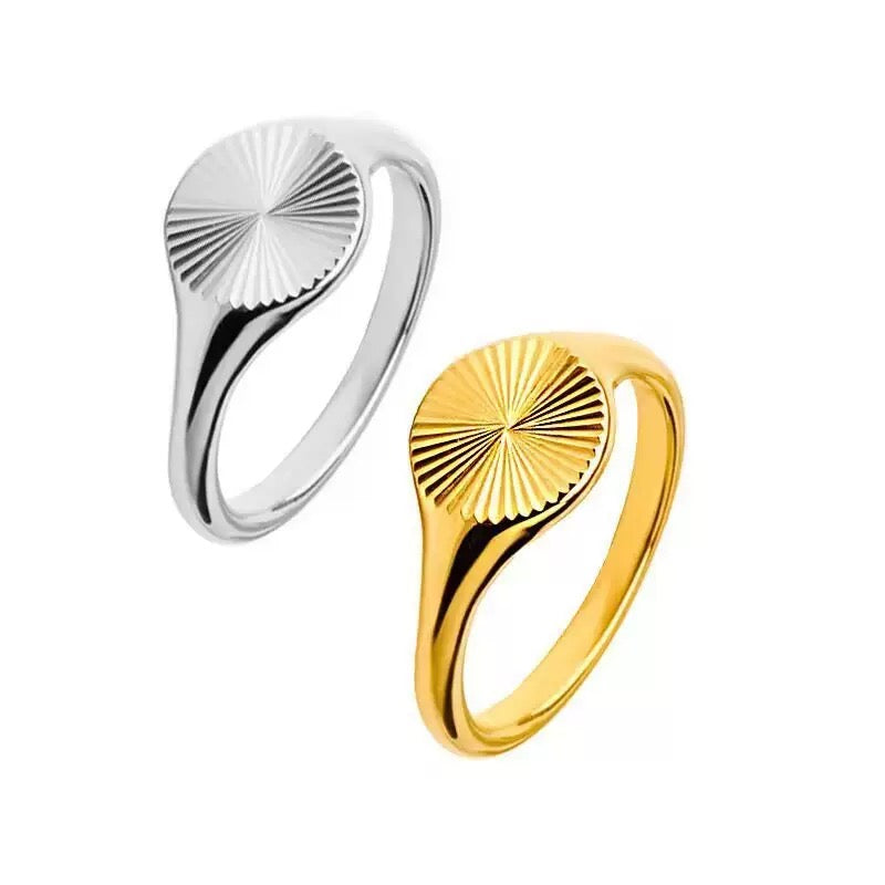 Stainless Steel Sunburst Signet Ring – Minimalist Vintage Statement Ring