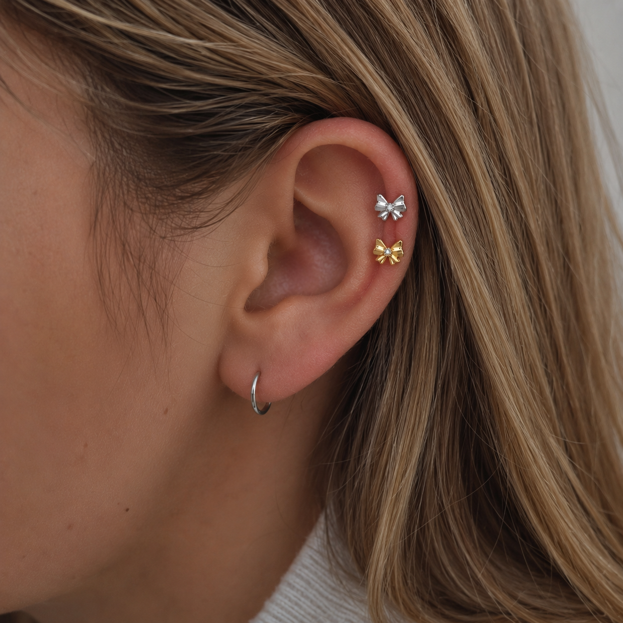 F136 Titanium CZ Bow Flat Back Stud