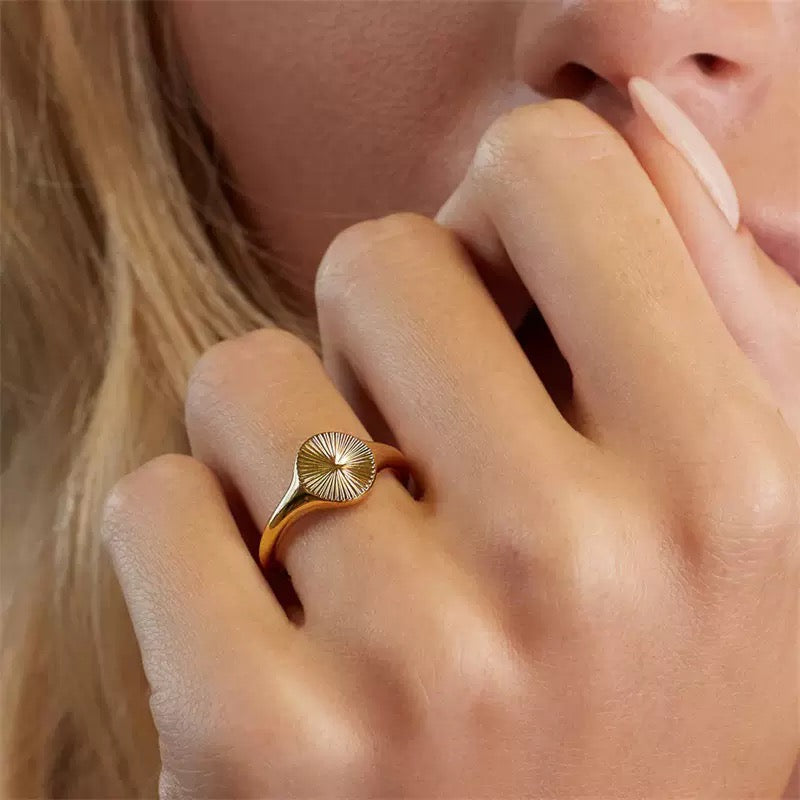 Stainless Steel Sunburst Signet Ring – Minimalist Vintage Statement Ring