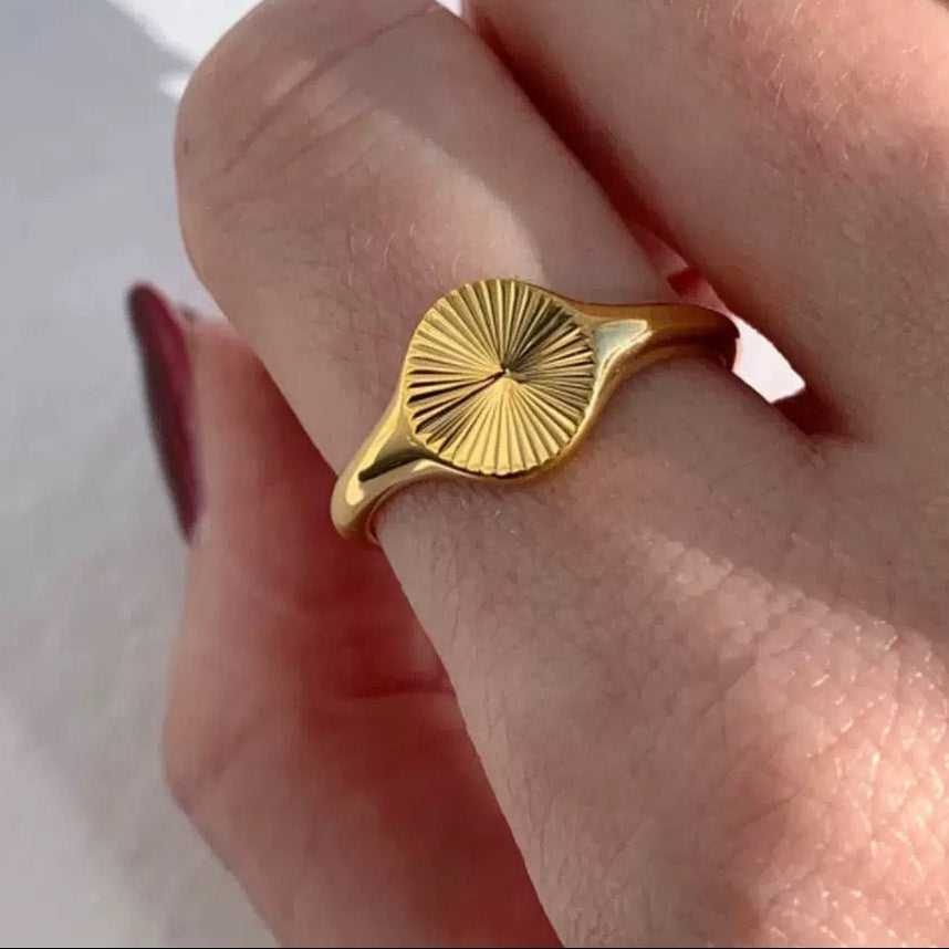 Stainless Steel Sunburst Signet Ring – Minimalist Vintage Statement Ring